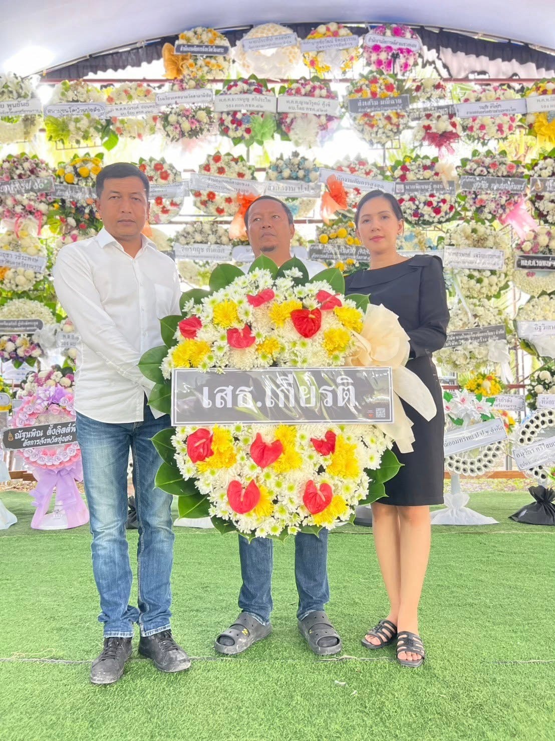 ร่วมงานบำเพ็ญกุศลศพและแสดงความอาลัย รูปที่ 3