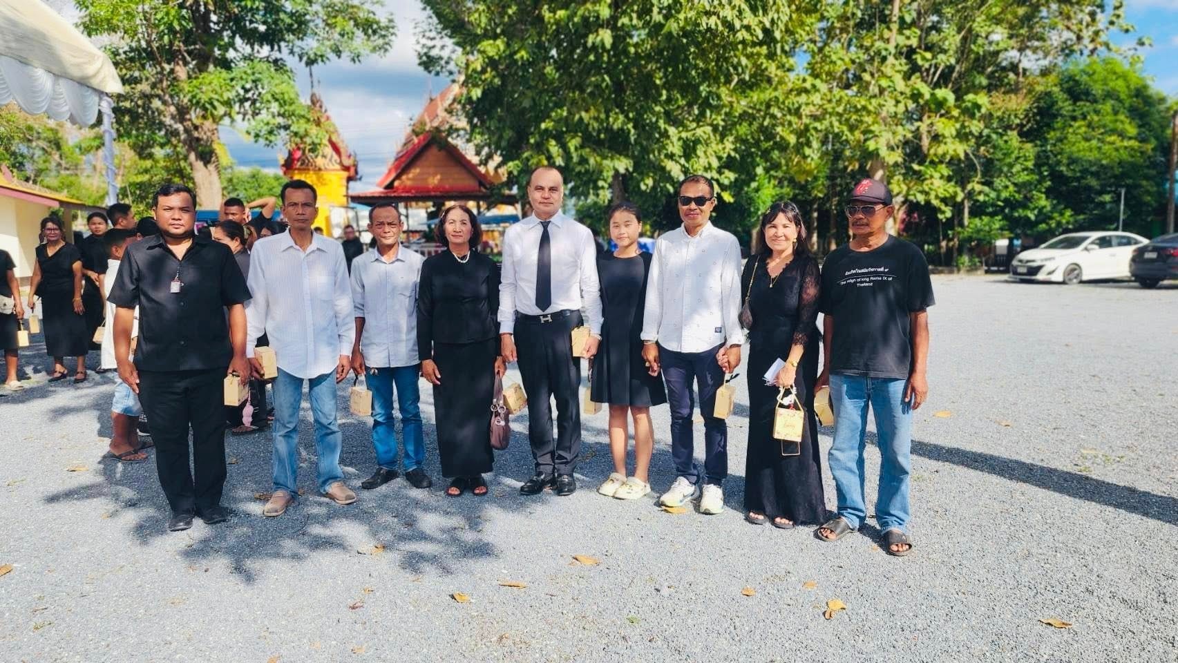ร่วมงานบำเพ็ญกุศลศพและแสดงความอาลัย รูปที่ 4