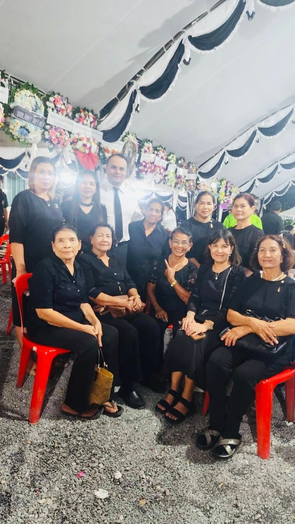ร่วมงานบำเพ็ญกุศลศพและแสดงความอาลัย รูปที่ 3