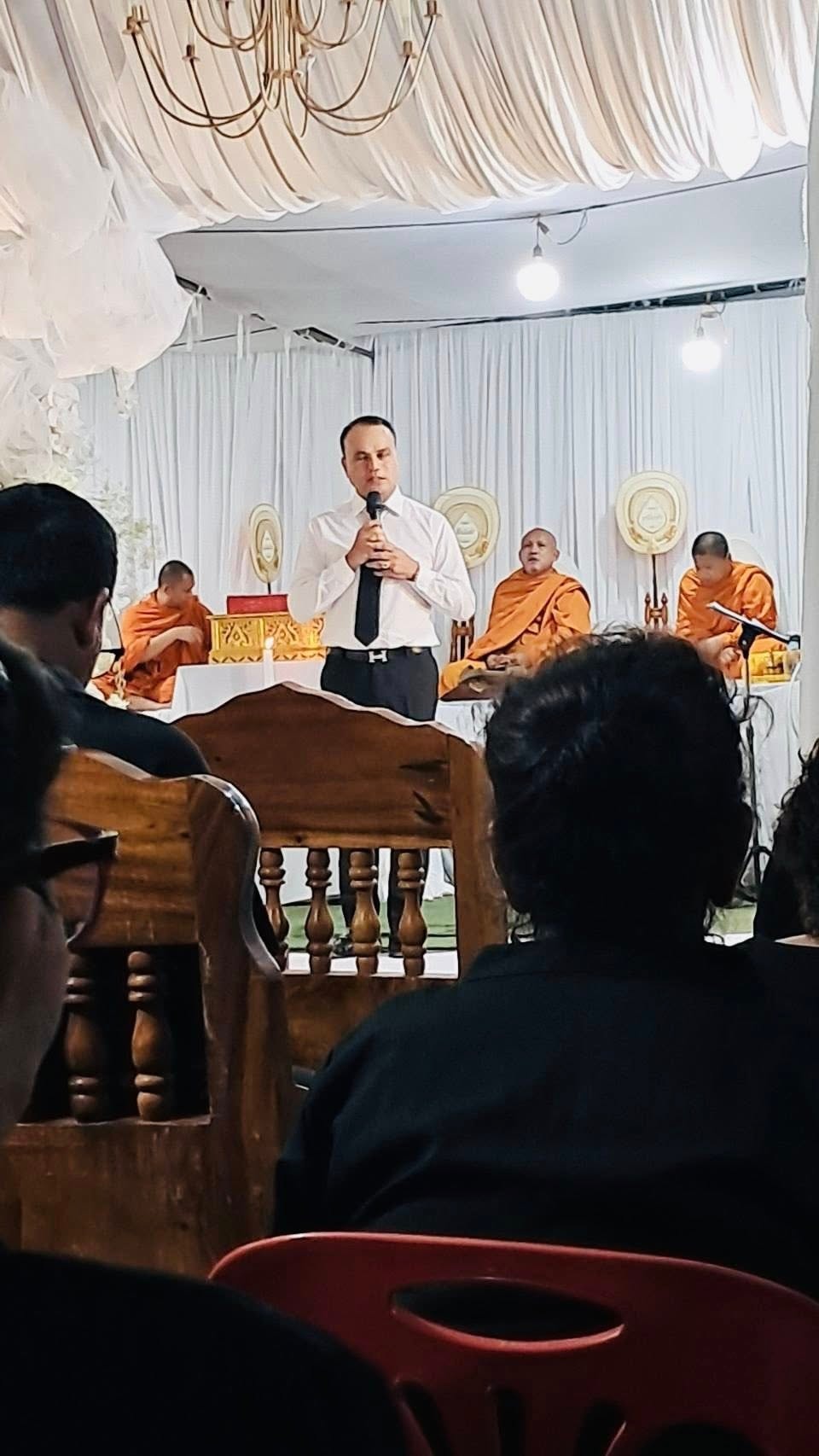 ร่วมงานบำเพ็ญกุศลศพและแสดงความอาลัย รูปที่ 6
