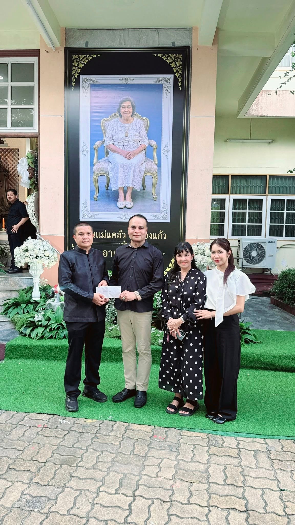 ร่วมทำบุญและแสดงความอาลัยในงานบำเพ็ญกุศลมารดา ผวจ.นครศรีธรรมราช รูปที่ 1