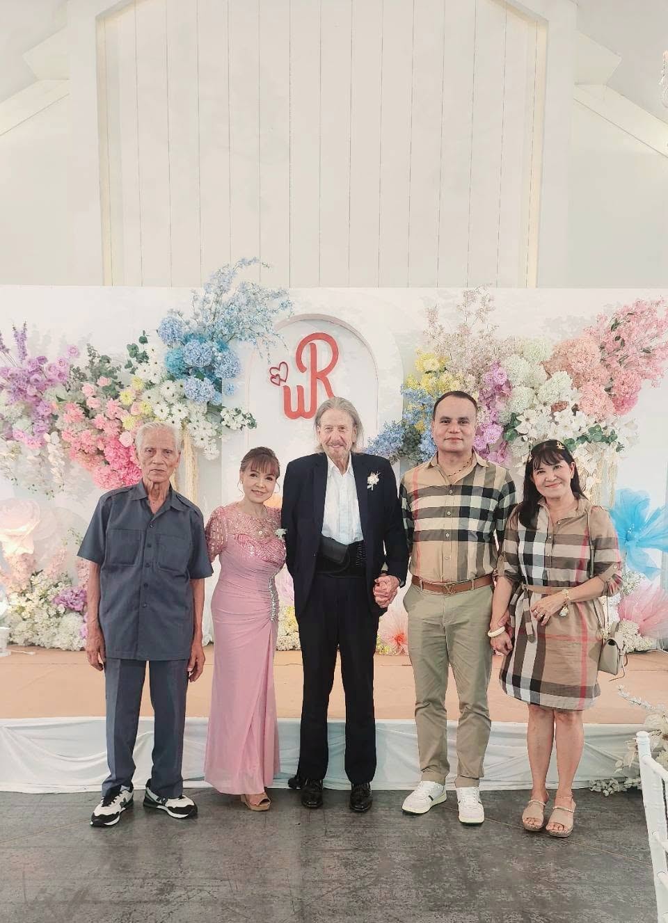 ร่วมแสดงความยินดีในงานมงคลสมรส รูปที่ 2